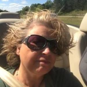 Meet your Posher, Debbie